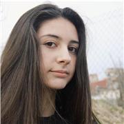 Ofereixo classes d'anglès, matemàtiques, ciències... entre d'altres. Estic estudiant Traducció i Interpretació i compto amb el títol C1 d'anglès i el B1 de francès